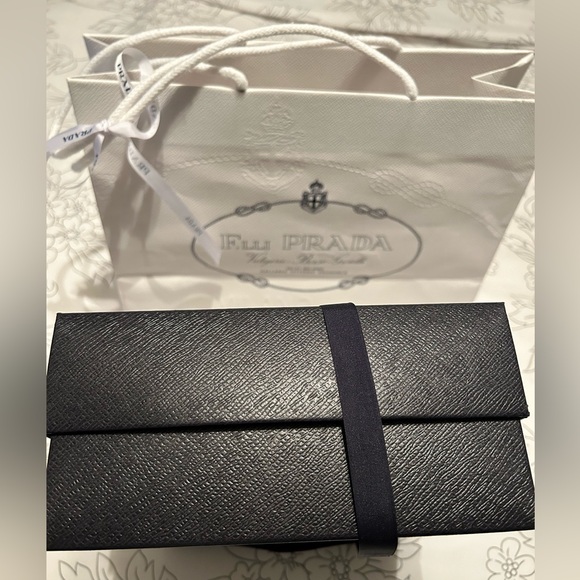 Prada Gift Box & Shopping Bag (From the Milan Flagship Store) - Picture 5 of 7